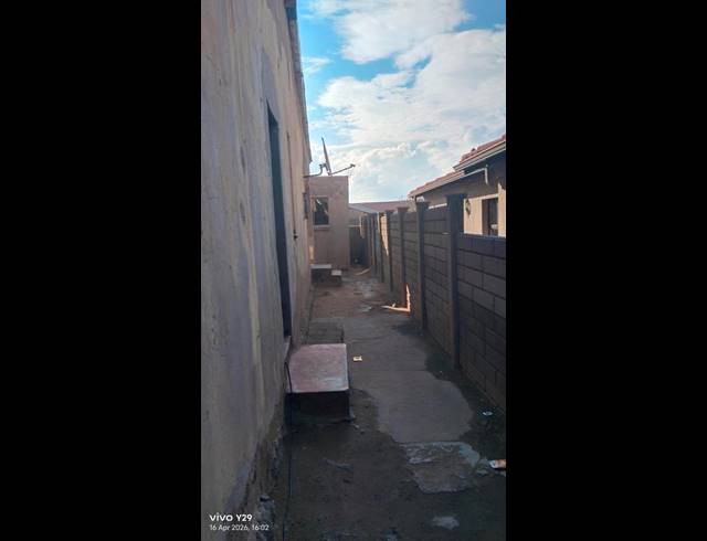 8 BEDROOM HOUSE FOR SALE IN TEMBISA